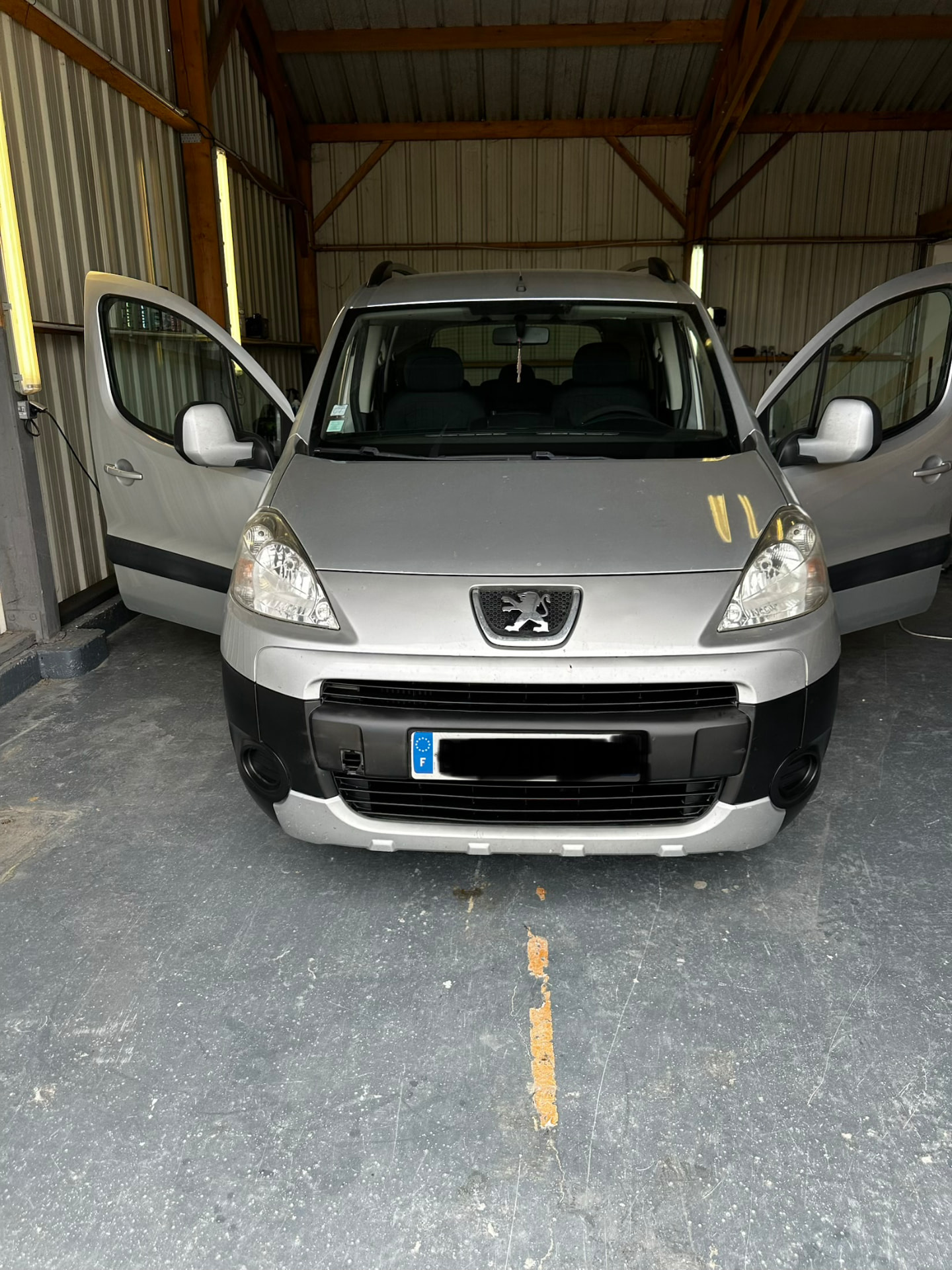Peugeot Partner — carrosserie — après