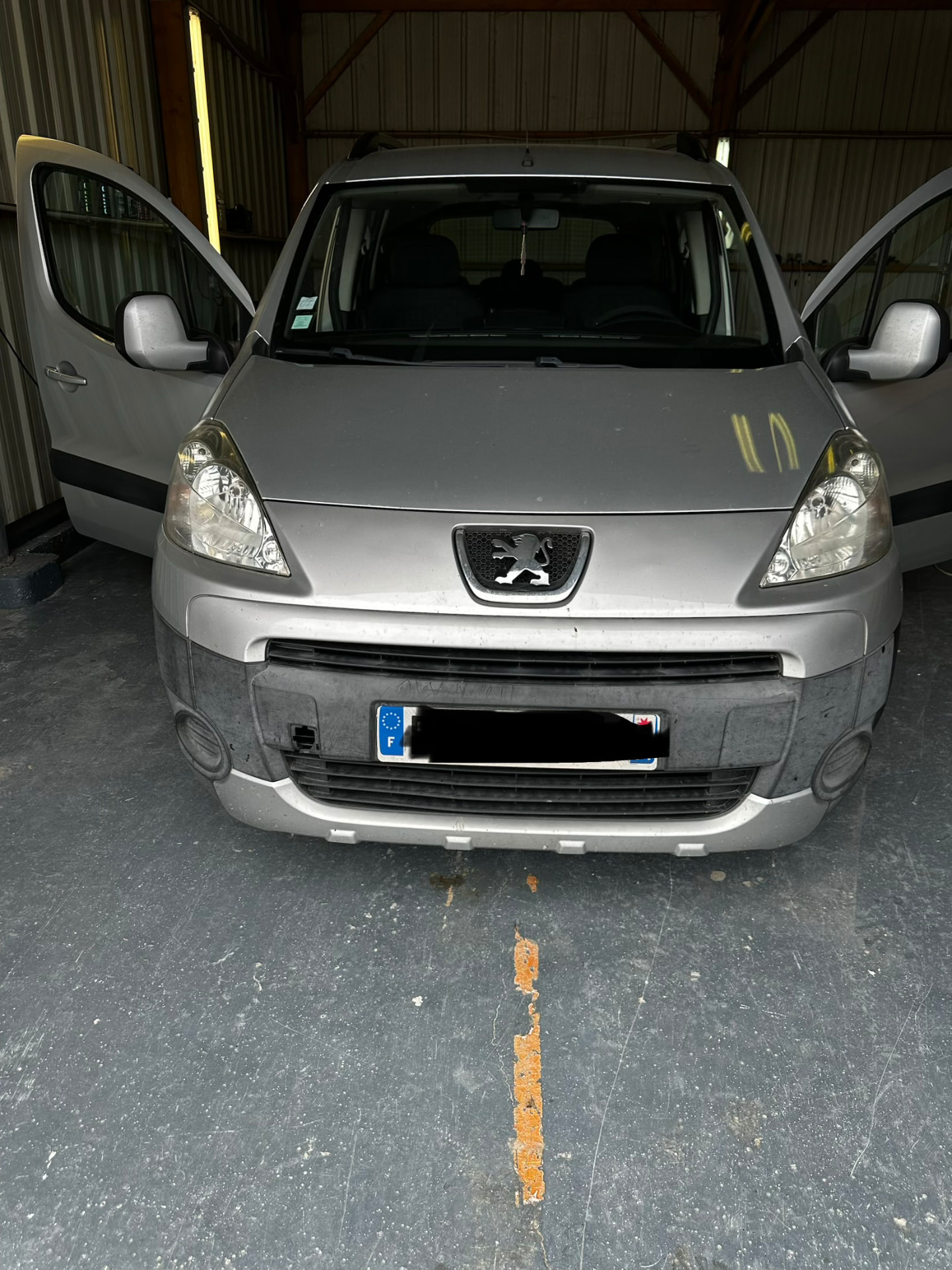 Peugeot Partner — carrosserie — avant